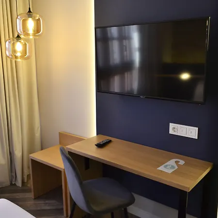 Alda Galería Coruña Hotel 2*